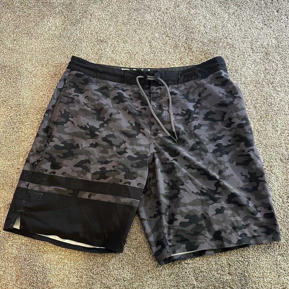 BYLT Premium Camo Coastal Boardshorts Mens XL Black Swim Shorts Stretch Trunk